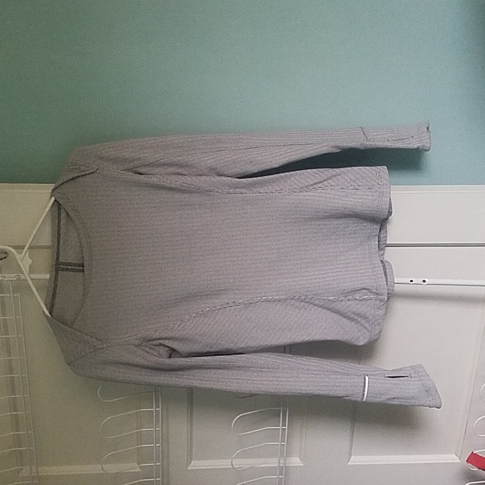 Lululemon Athletica Long Sleeve Shirt Top Herringbone Pattern Size 6 Gray Active